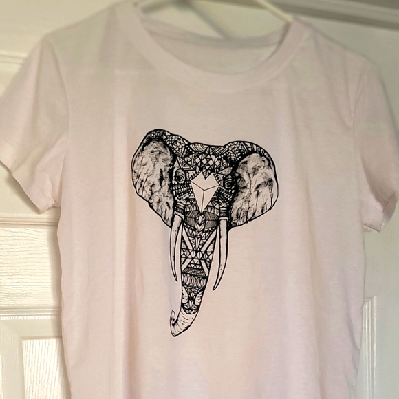 White T-shirt with a bohemian elephant design - Picture 1 of 2